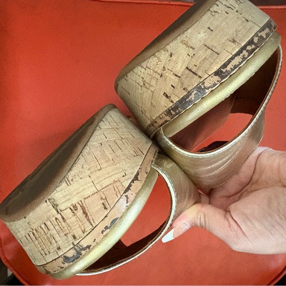 EUC Fitflop gold platform sandals - Picture 5 of 7